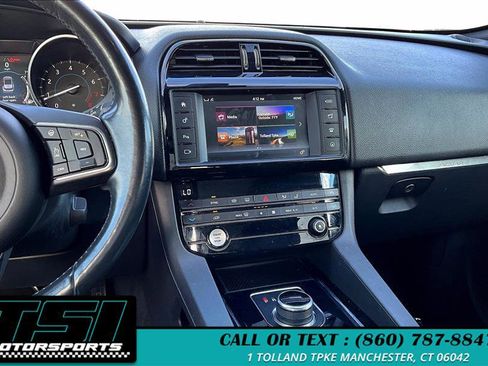 Used 2018 Jaguar F-PACE Premium image 6