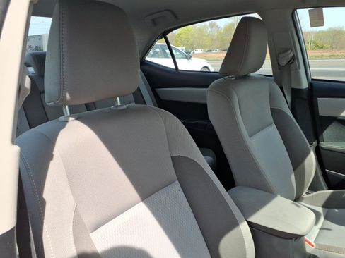 Used 2017 Toyota Corolla LE w/ Carpet Mat Package (TMS) FWD image 23