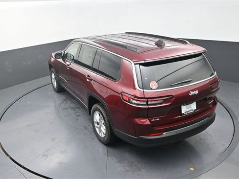 New 2025 Jeep Grand Cherokee L Laredo image 13