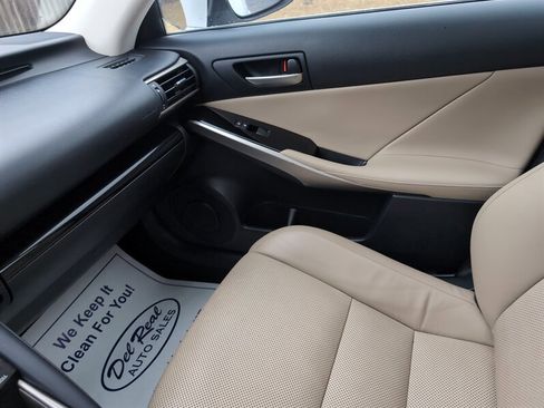 Used 2017 Lexus IS 200t image 22