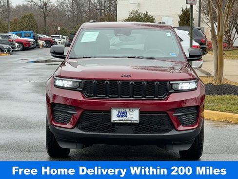 Used 2024 Jeep Grand Cherokee Altitude image 3
