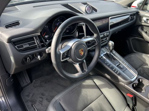 Used 2021 Porsche Macan image 13