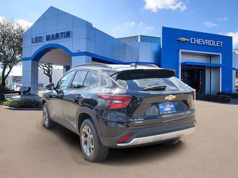 New 2026 Chevrolet Trax LT w/ Driver Confidence Package FWD image 4