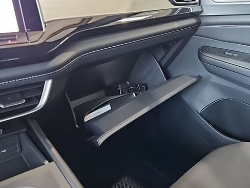 New 2026 Volkswagen Atlas Cross Sport SE FWD image 28