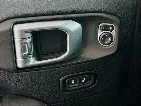 Used 2019 Jeep Wrangler Unlimited Rubicon w/ Dual Top Group image 18