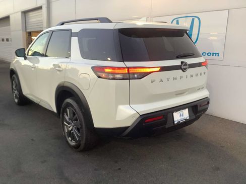 Used 2024 Nissan Pathfinder SV AWD/4WD image 4