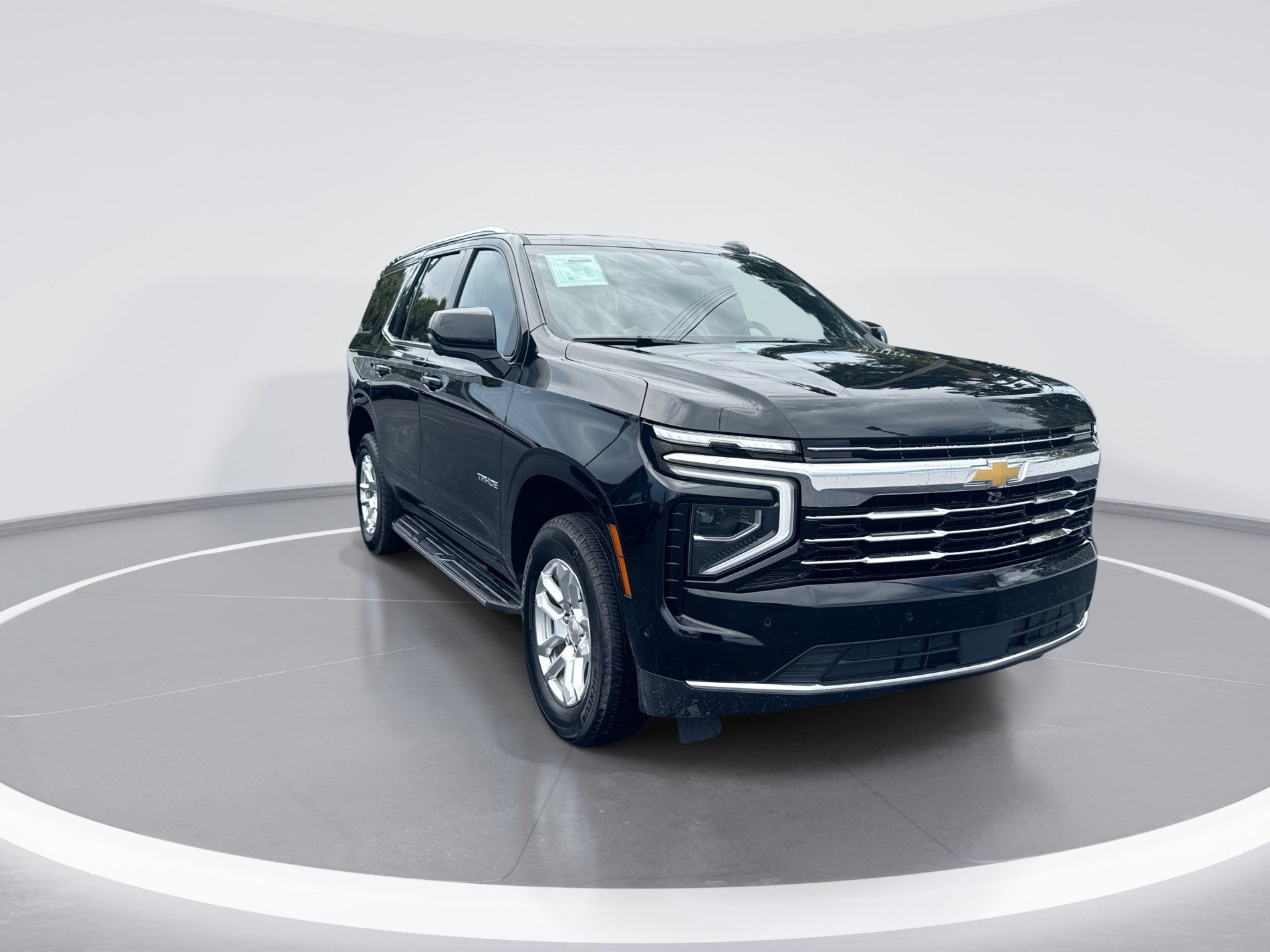 Used 2025 Chevrolet Tahoe LT RWD image 2