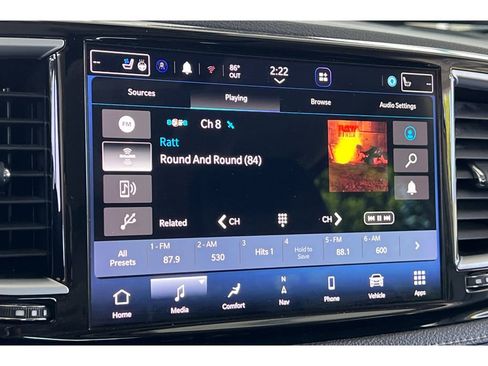 Used 2023 Chrysler Pacifica Limited image 32