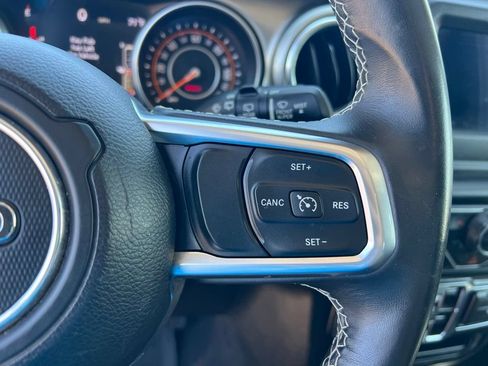 Used 2019 Jeep Wrangler Unlimited Sahara AWD/4WD image 35