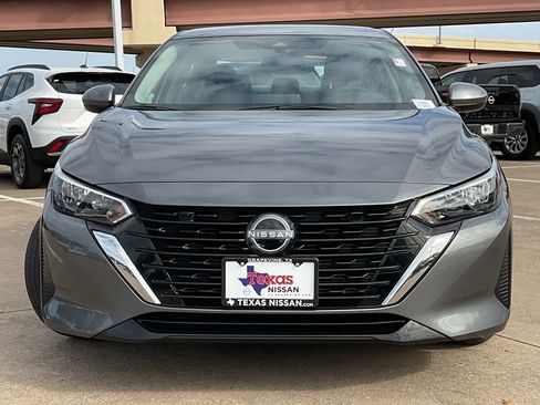 Used 2024 Nissan Sentra SV image 3