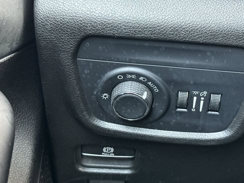 Used 2024 Jeep Grand Cherokee Altitude AWD/4WD image 30