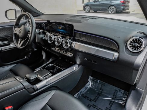 Used 2022 Mercedes-Benz GLB 250 w/ Premium Package Lite image 16