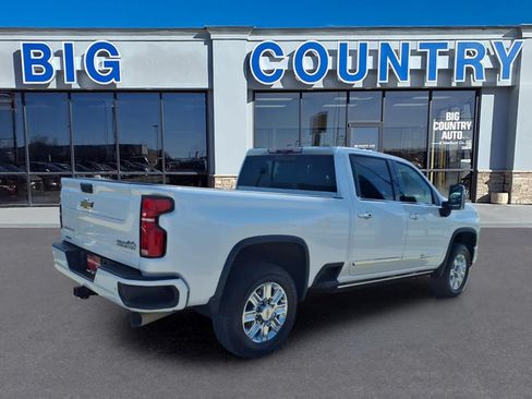 Used 2024 Chevrolet Silverado 2500 High Country w/ High Country Premium Package AWD/4WD image 6