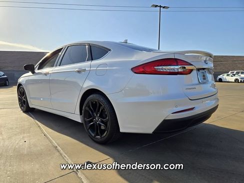 Used 2019 Ford Fusion SE w/ Equipment Group 151A FWD image 4