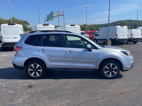 Used 2017 Subaru Forester 2.5i Premium w/ All-Weather Package AWD/4WD image 6