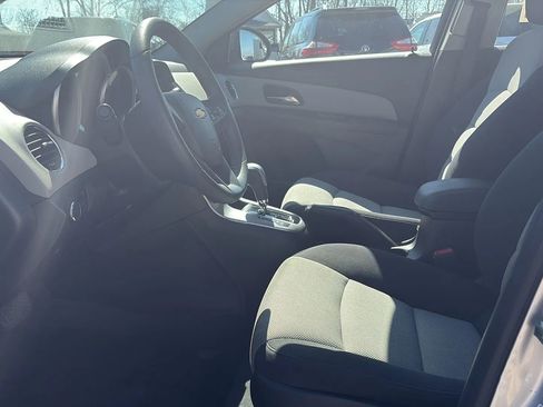 Used 2014 Chevrolet Cruze LS image 13
