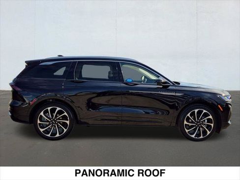 Used 2026 Lincoln Nautilus Black Label AWD/4WD image 4