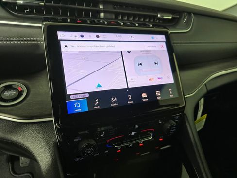 New 2025 Jeep Grand Cherokee Limited w/ Black Appearance Package image 22