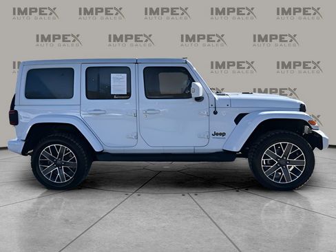 Used 2022 Jeep Wrangler Unlimited Sahara image 6