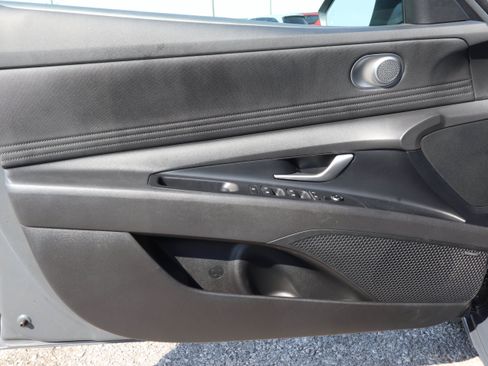 Used 2024 Hyundai Elantra Limited FWD image 7