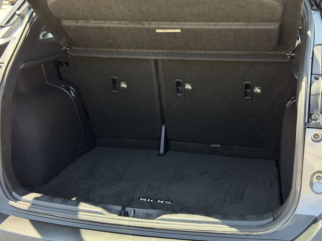 Used 2019 Nissan Kicks SR w/ SR Premium Package FWD image 29
