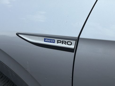 Used 2023 Volkswagen ID.4 Pro AWD/4WD image 9