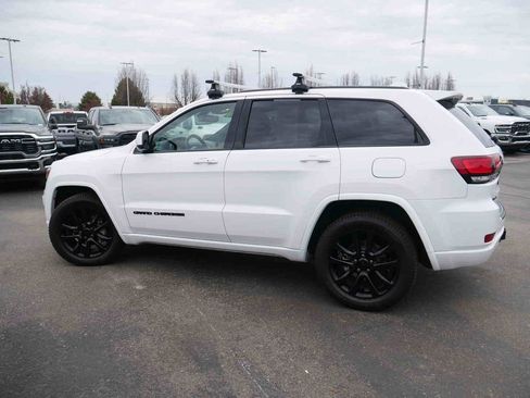 Used 2020 Jeep Grand Cherokee Altitude image 21