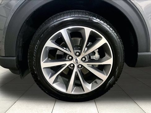 Certified 2025 Ford Explorer Platinum w/ Ultimate Package AWD/4WD image 10