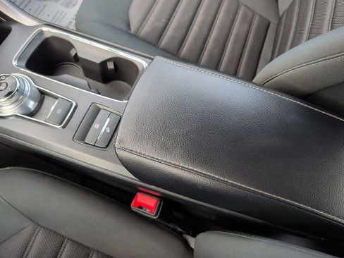 Used 2019 Ford Fusion SE image 18