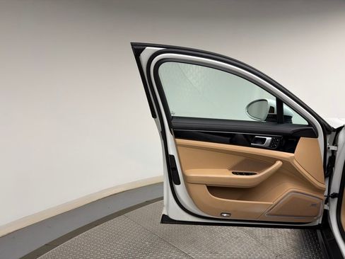 Used 2020 Porsche Panamera 4 image 7