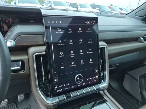 Certified 2025 GMC Yukon Denali Ultimate AWD/4WD image 23