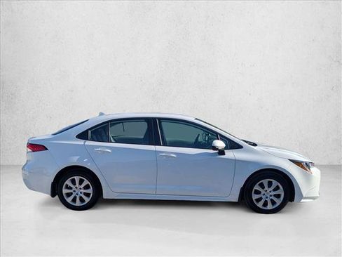 Used 2025 Toyota Corolla LE FWD image 4