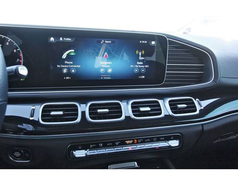 Used 2023 Mercedes-Benz GLS 450 4MATIC image 22