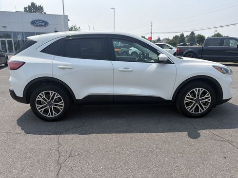 Certified 2022 Ford Escape SEL w/ Technology Package AWD/4WD image 2