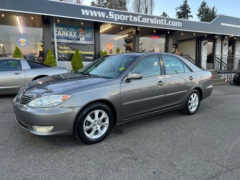 Used 2005 Toyota Camry XLE FWD image 1