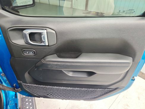 Used 2020 Jeep Wrangler Unlimited Sahara image 34