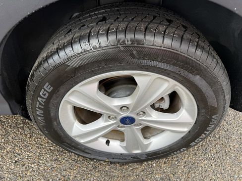 Used 2016 Ford Escape SE w/ Equipment Group 201A image 9