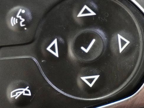 Used 2019 Chevrolet Traverse LT image 16