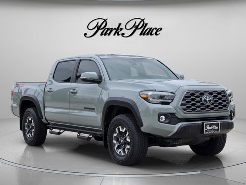 Used 2023 Toyota Tacoma TRD Off-Road w/ Technology Package AWD/4WD image 7