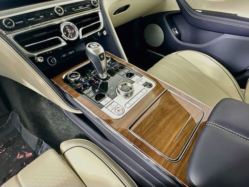 Used 2026 Bentley Flying Spur V8 AWD/4WD image 16