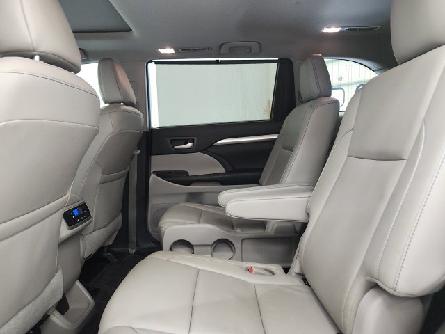 Used 2018 Toyota Highlander XLE FWD image 11