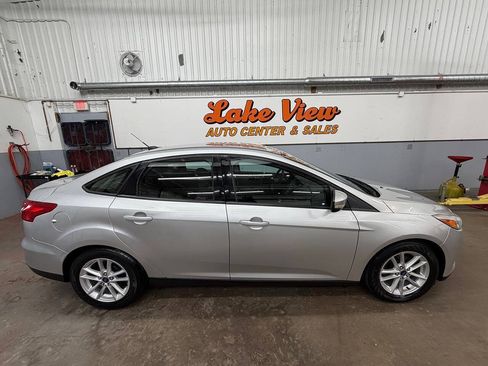 Used 2016 Ford Focus SE w/ SE Cold Weather Package FWD image 8