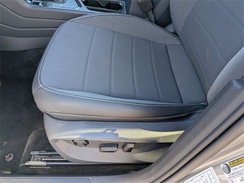 Certified 2024 Volkswagen Taos SE image 20