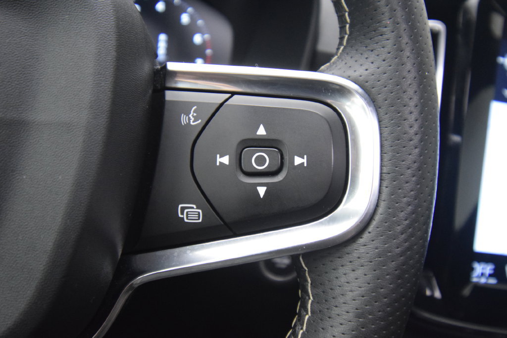 Used 2021 Volvo XC40 T5 R-Design w/ Climate Package AWD/4WD image 30