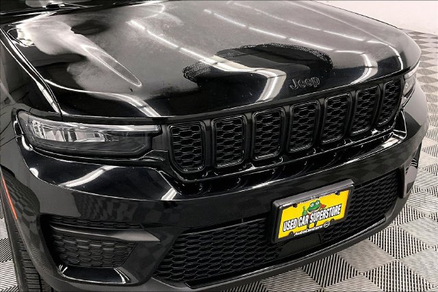 Used 2023 Jeep Grand Cherokee Altitude AWD/4WD image 34