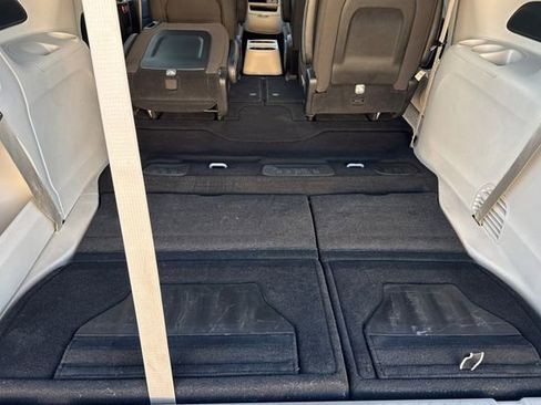 Used 2024 Chrysler Voyager LX image 17