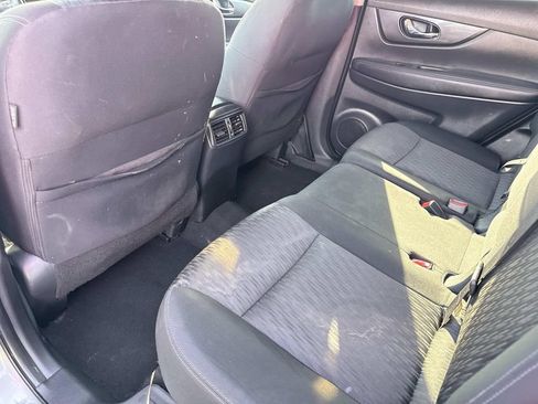 Used 2018 Nissan Rogue SV image 16