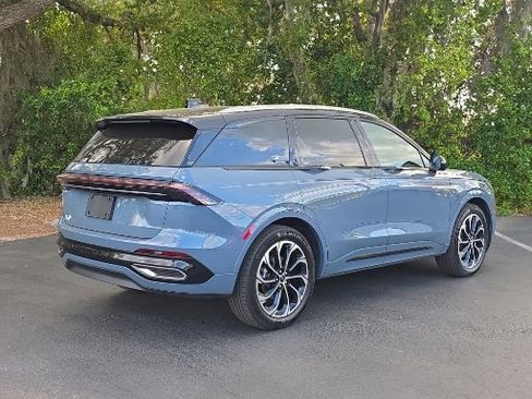 Used 2025 Lincoln Nautilus Reserve AWD/4WD image 2