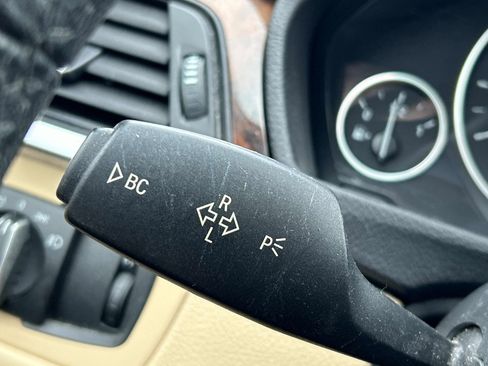 Used 2014 BMW 320i xDrive Sedan image 25