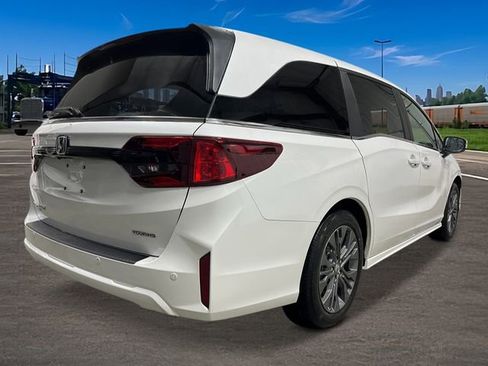 New 2026 Honda Odyssey Touring image 7